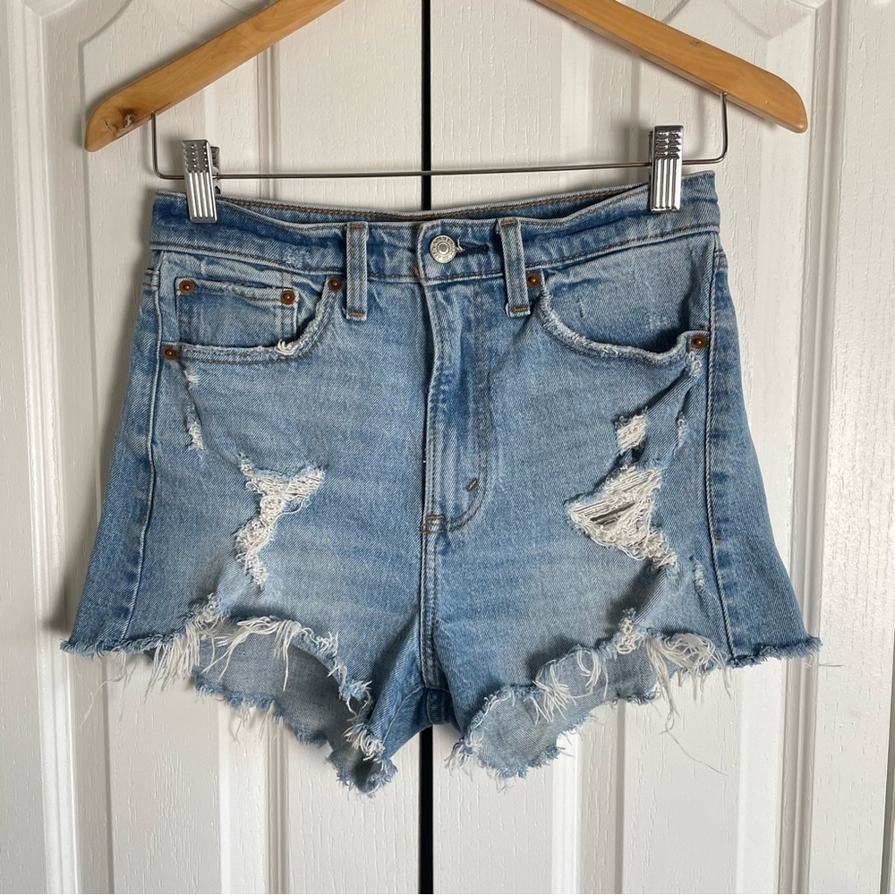EUC Abercrombie & Fitch High Rise Mom Shorts Women’s 25 Blue Light Wash Stretch